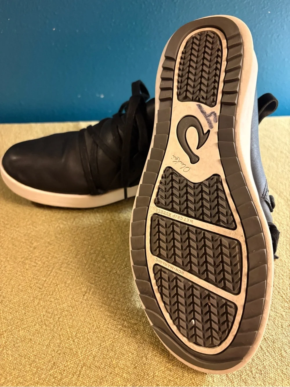 Olukai Malua Li smooth black